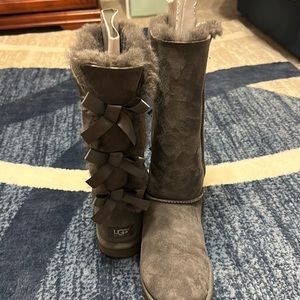 Never Worn Tall Women Uggs (Grey) Size 7